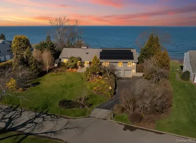 Photograph of 11 Seacliff Lane