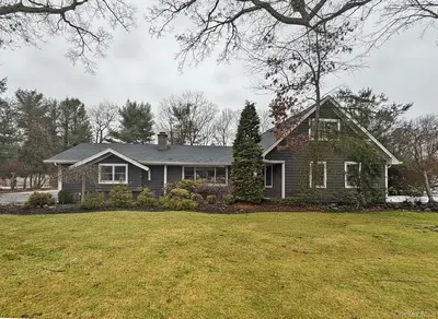 Photograph of 22 Redwood Drive