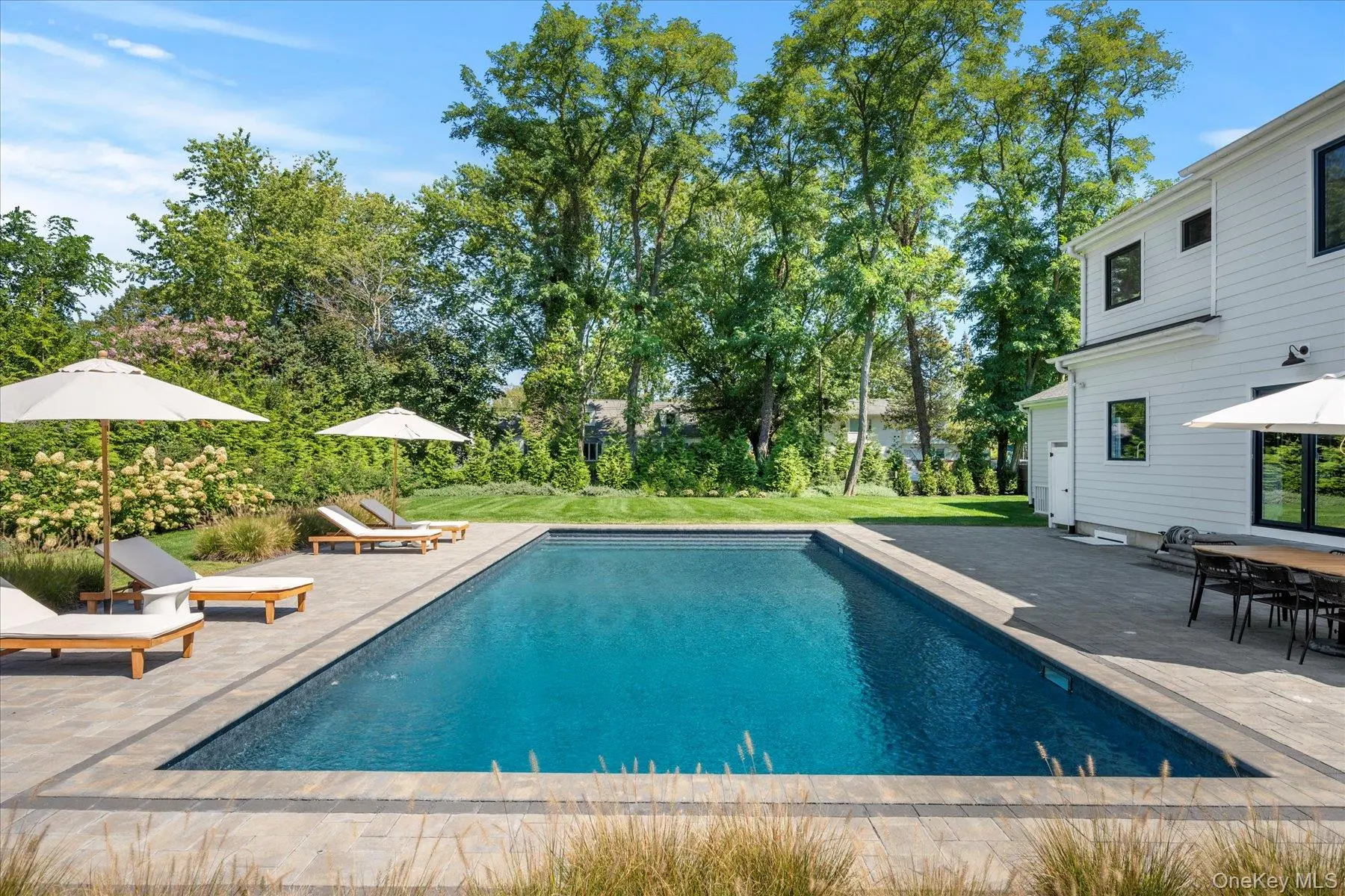 Photograph of 660 Sutton Place