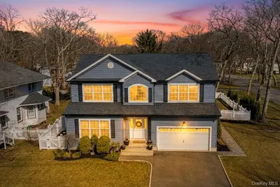 Photograph of 456 Pine Acres Boulevard