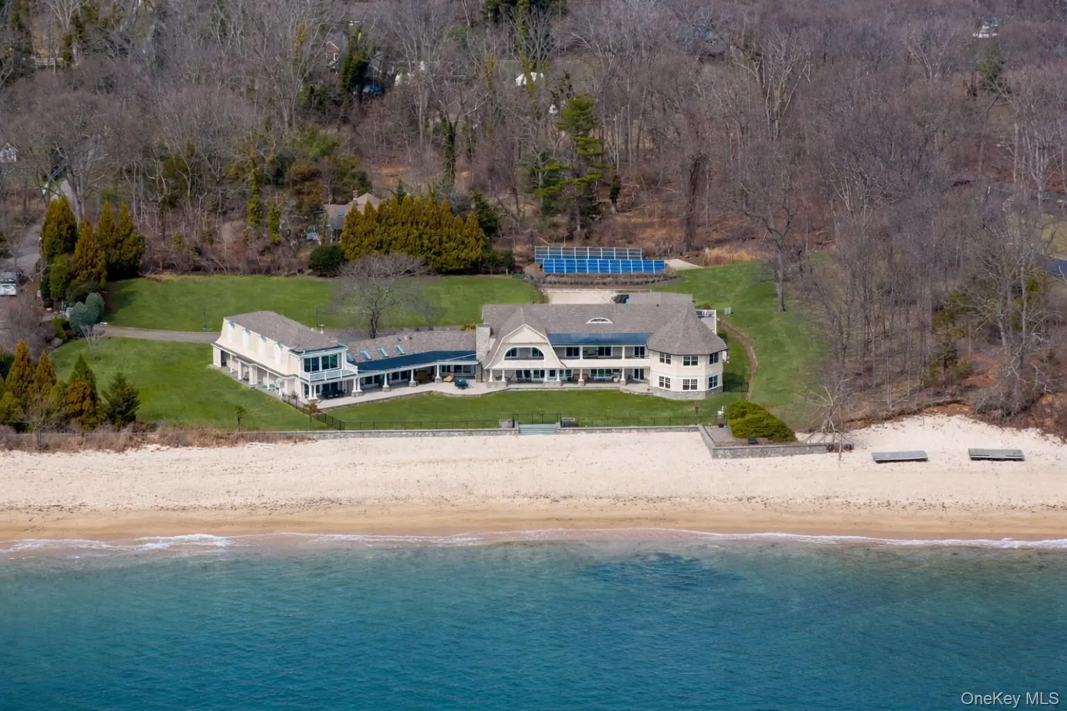 Photograph of 33 Beach Road