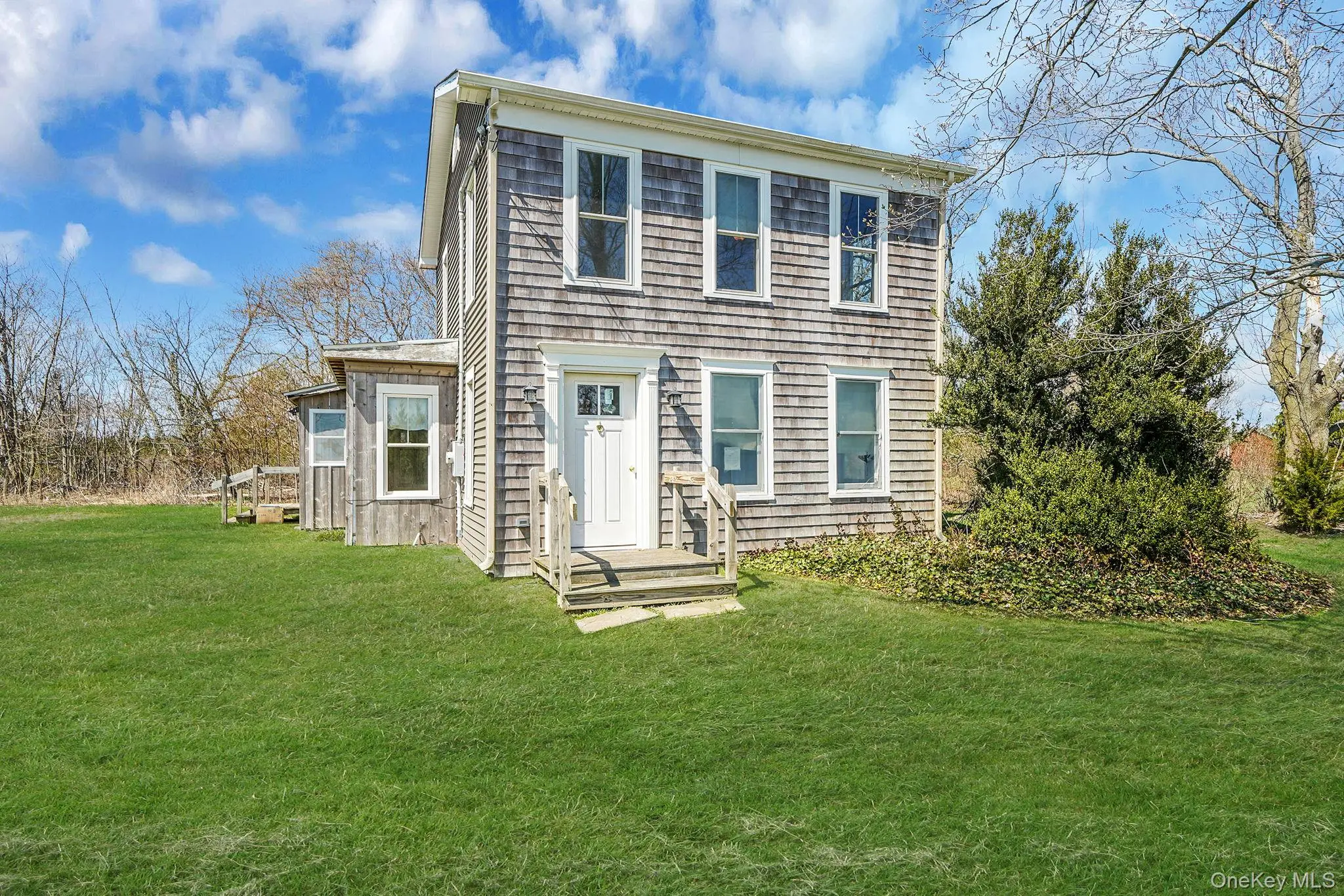 Photograph of 5528 Sound Avenue