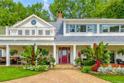 Photograph of 16 Beach Road