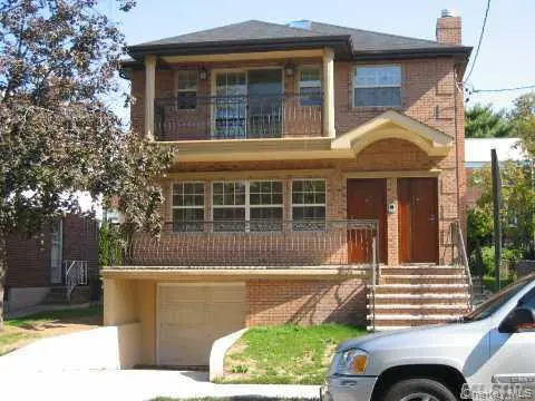 Photograph of 13-31 209th St