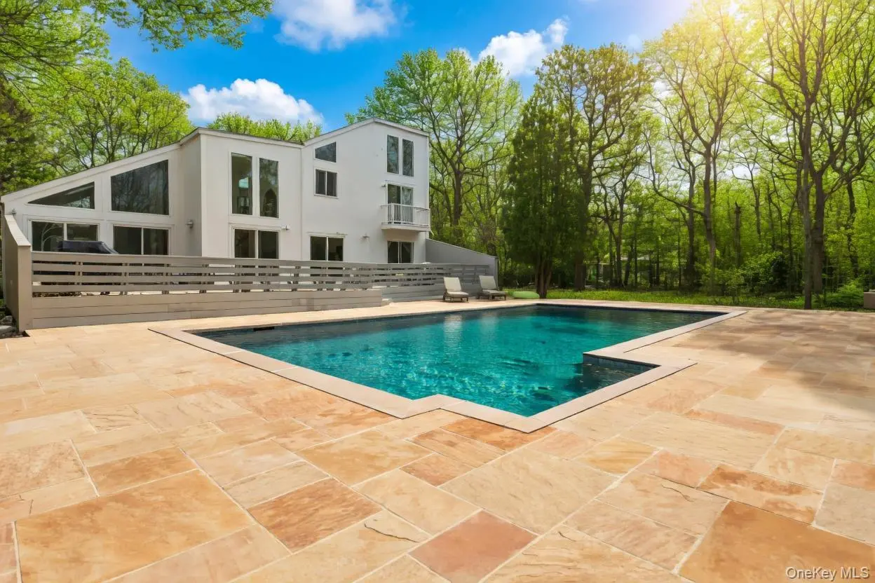 Photograph of 44 Diane Drive