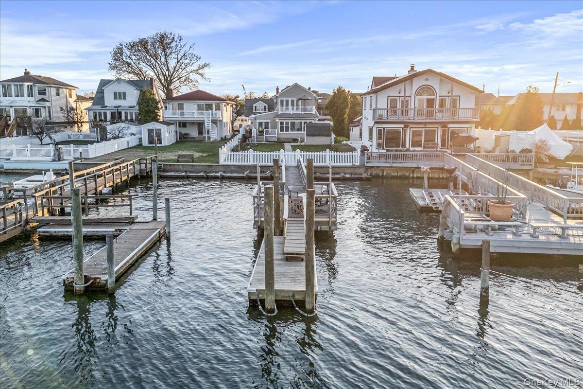 Photograph of 3451 Bay Front