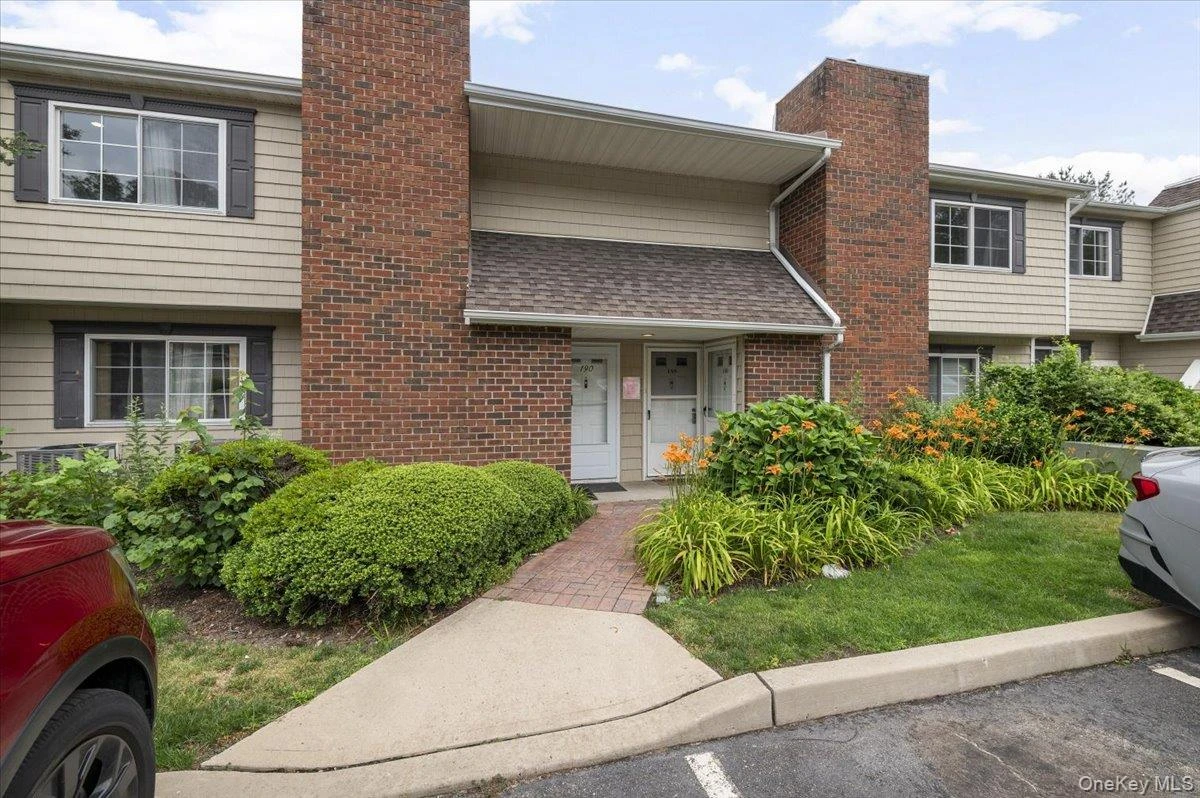 Photograph of 190 Lake Pointe Circle