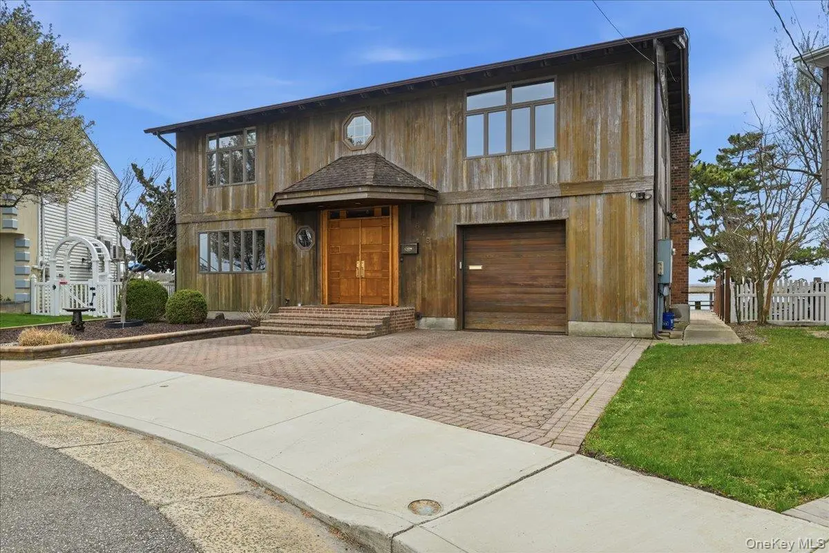 Photograph of 648 Nassau Avenue