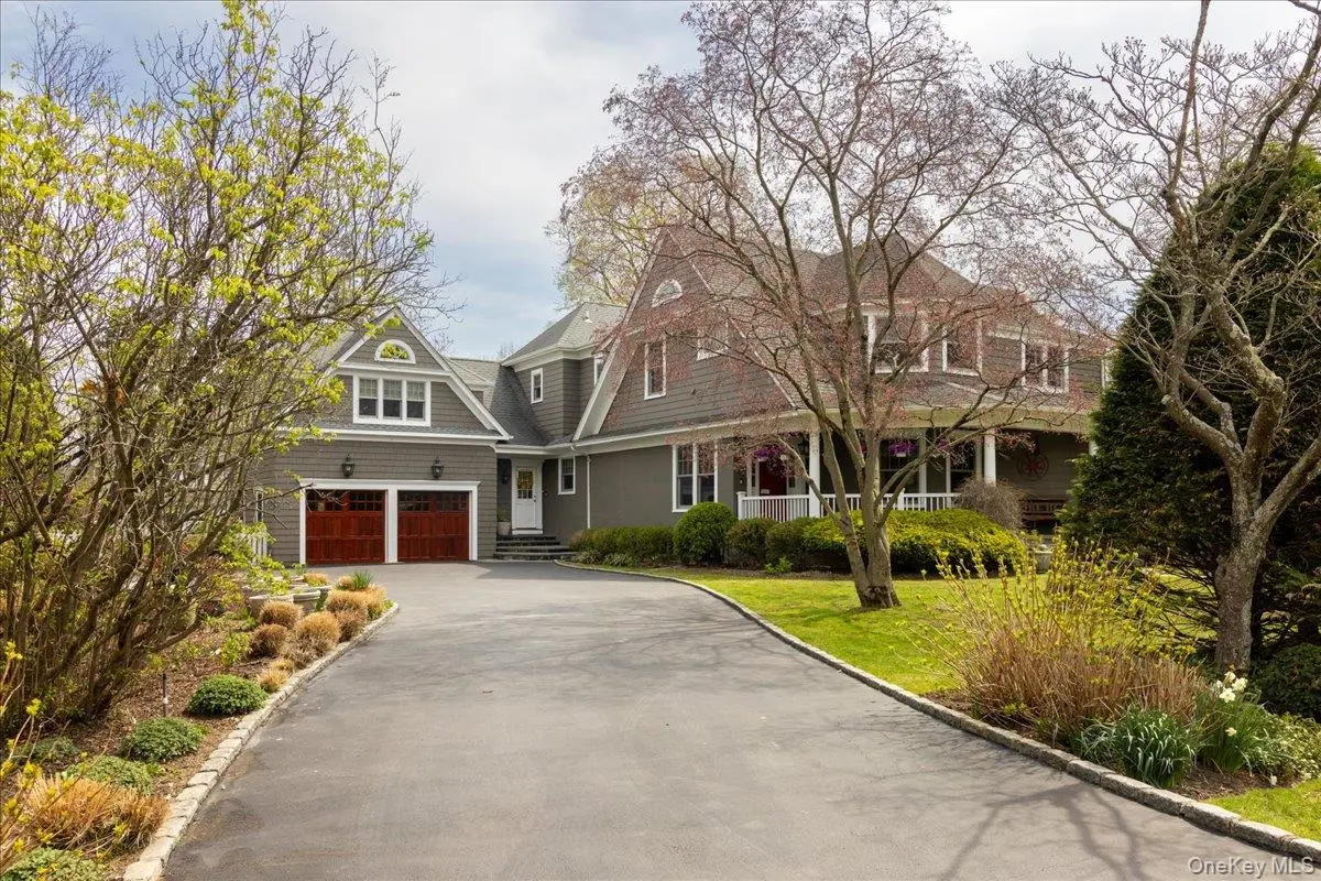 Photograph of 16 Middle Drive