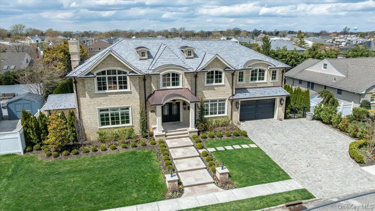 Photograph of 225 Harbor Lane