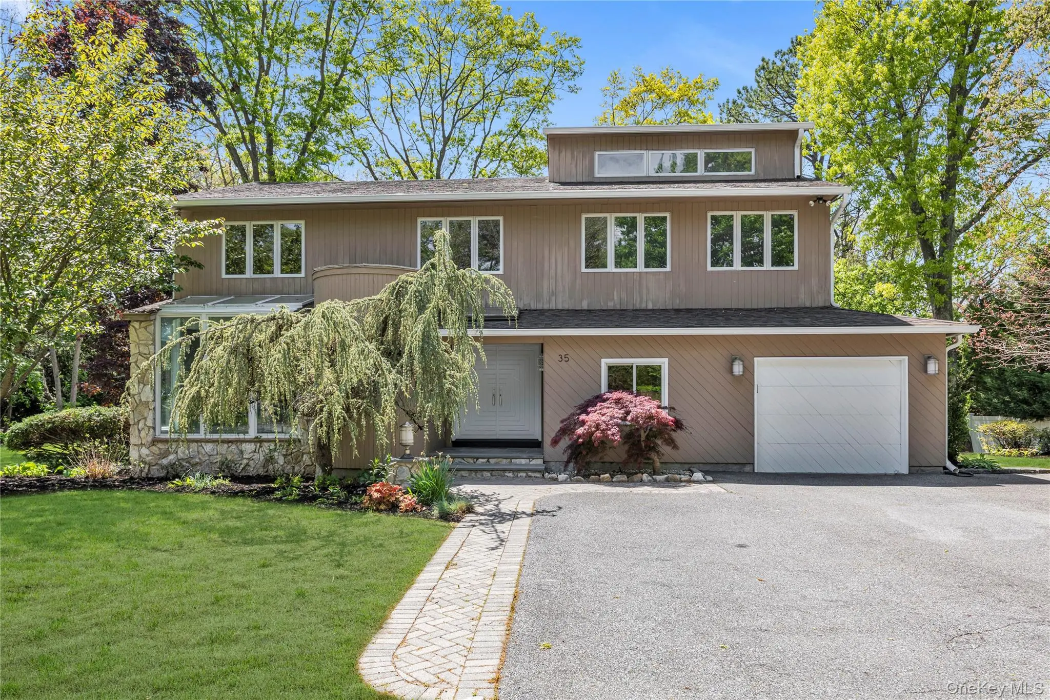 Photograph of 35 Stratford Avenue