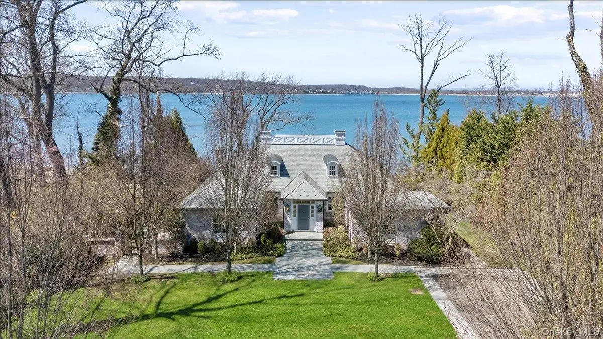 Photograph of 516 Centre Island Road