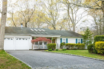 Photograph of 4 Mount Oak Place