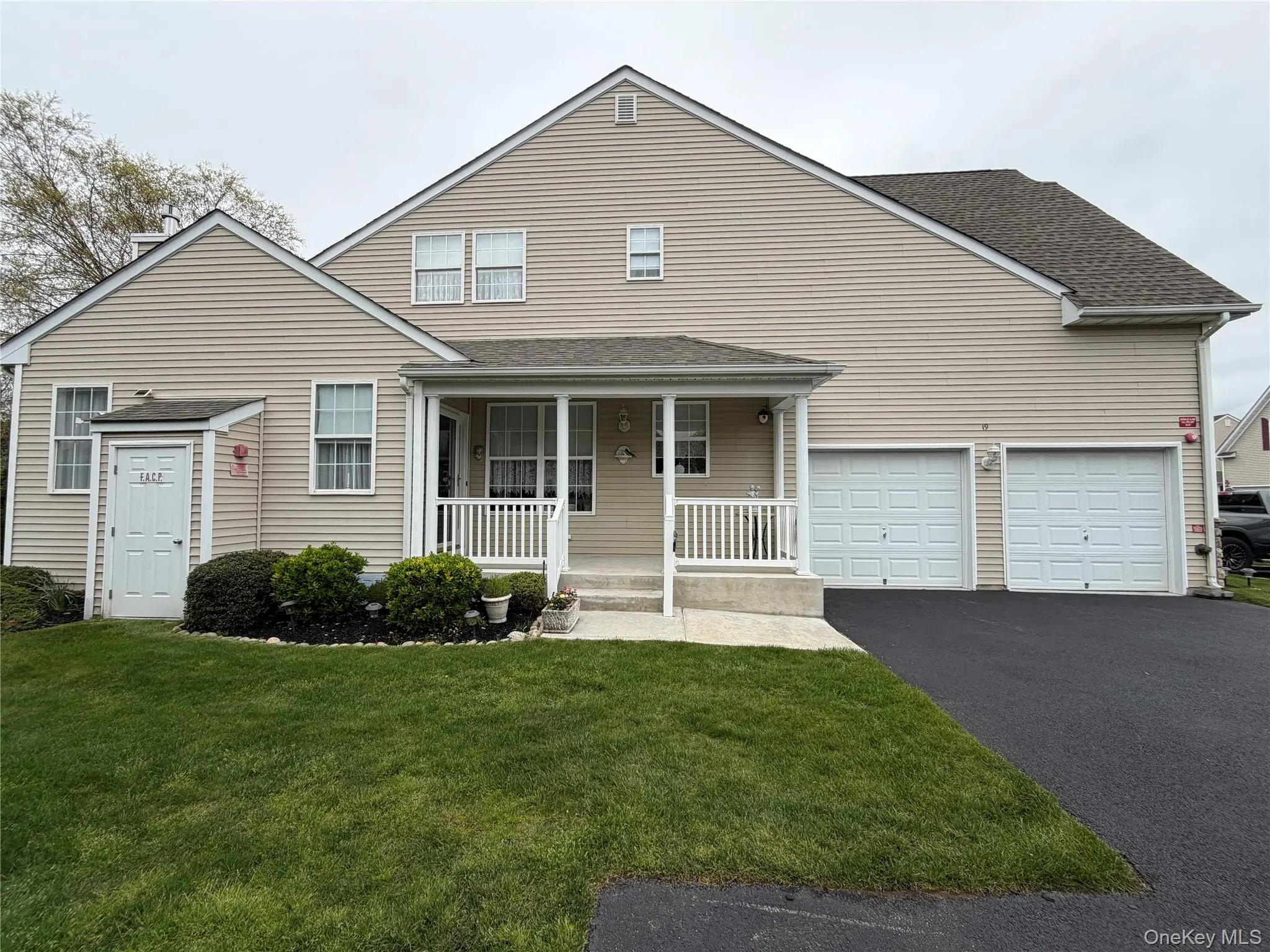 Photograph of 19 Meadow Pond Circle