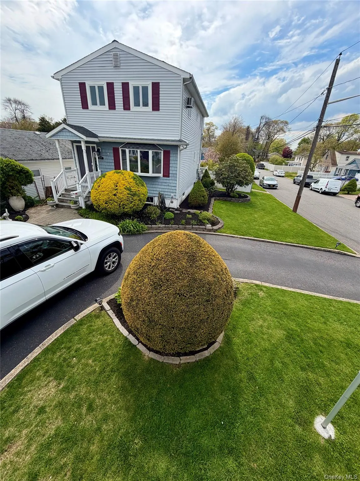 Photograph of 27 Colonial Road