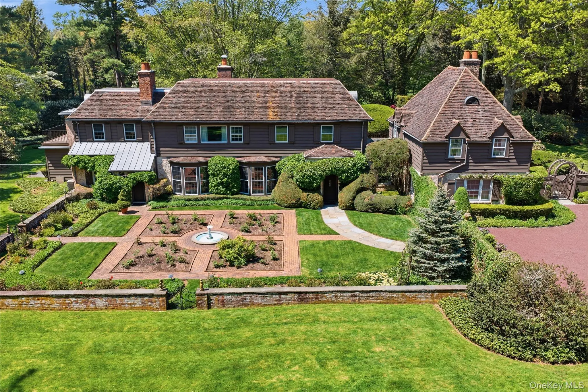 Photograph of 285 Piping Rock Road