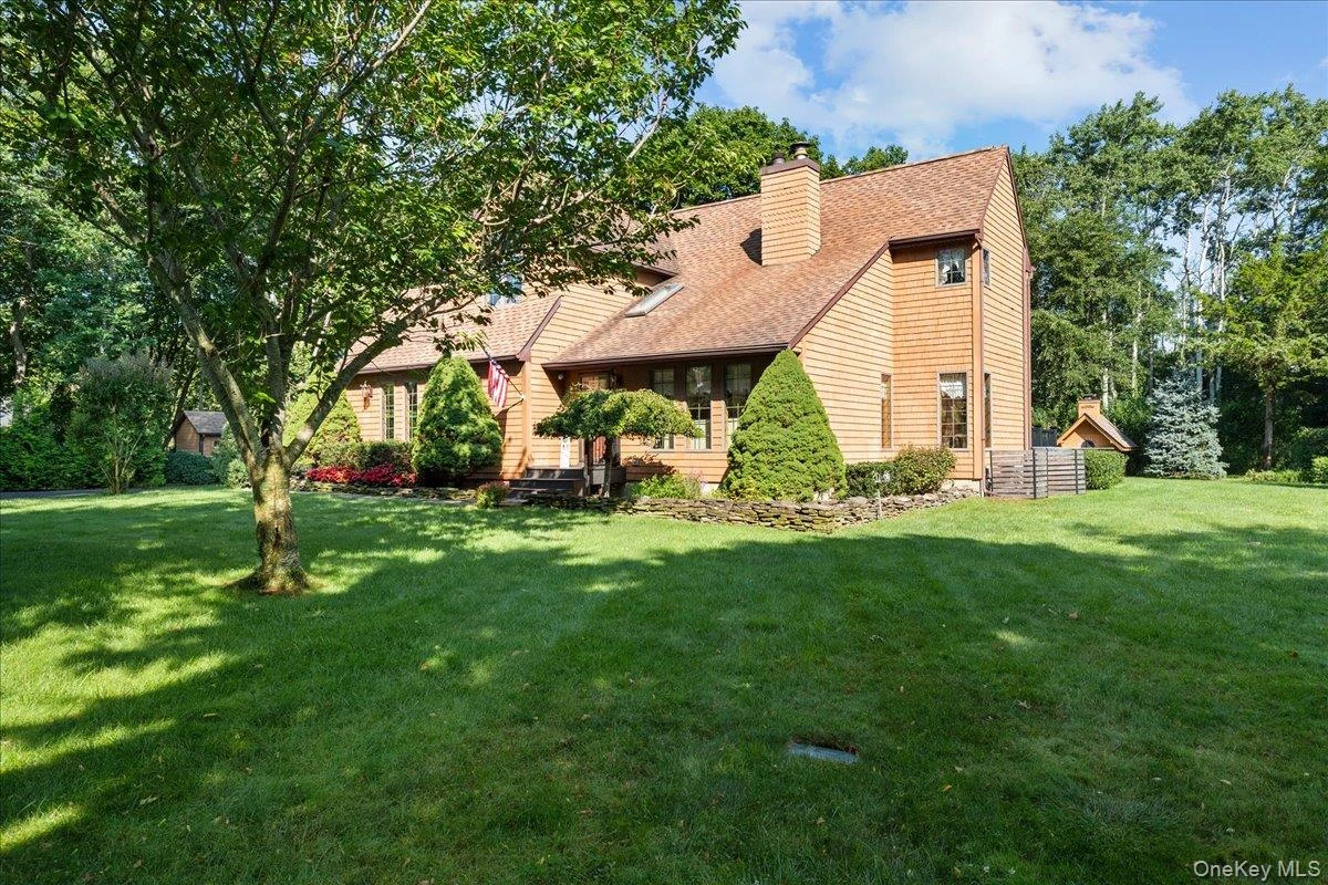 Photograph of 595 Greenfields Lane