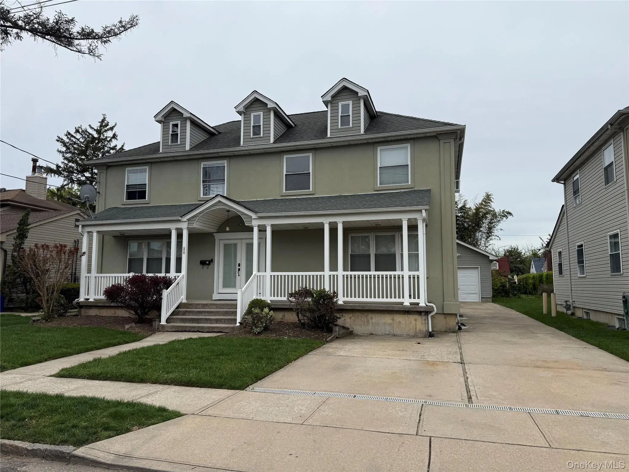 Photograph of 33 3rd Avenue