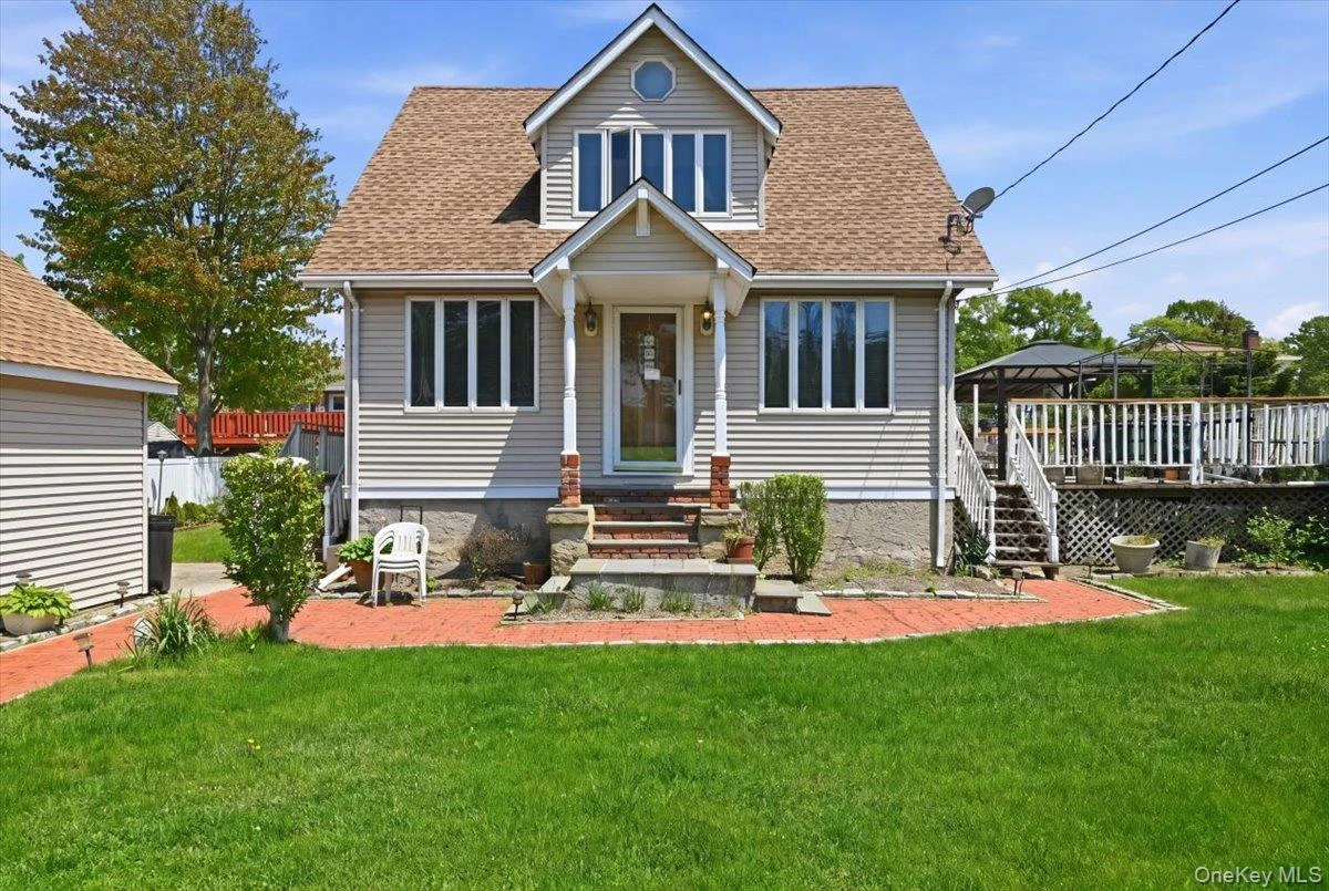 Photograph of 418 Myrtle Avenue