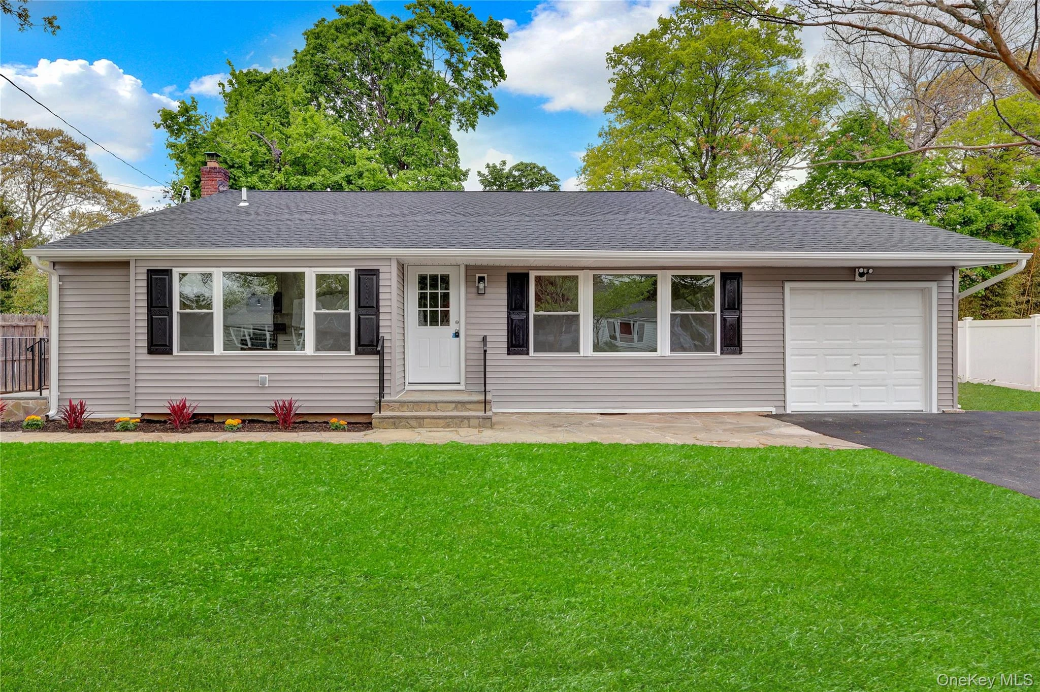 Photograph of 15 Glenwood Lane