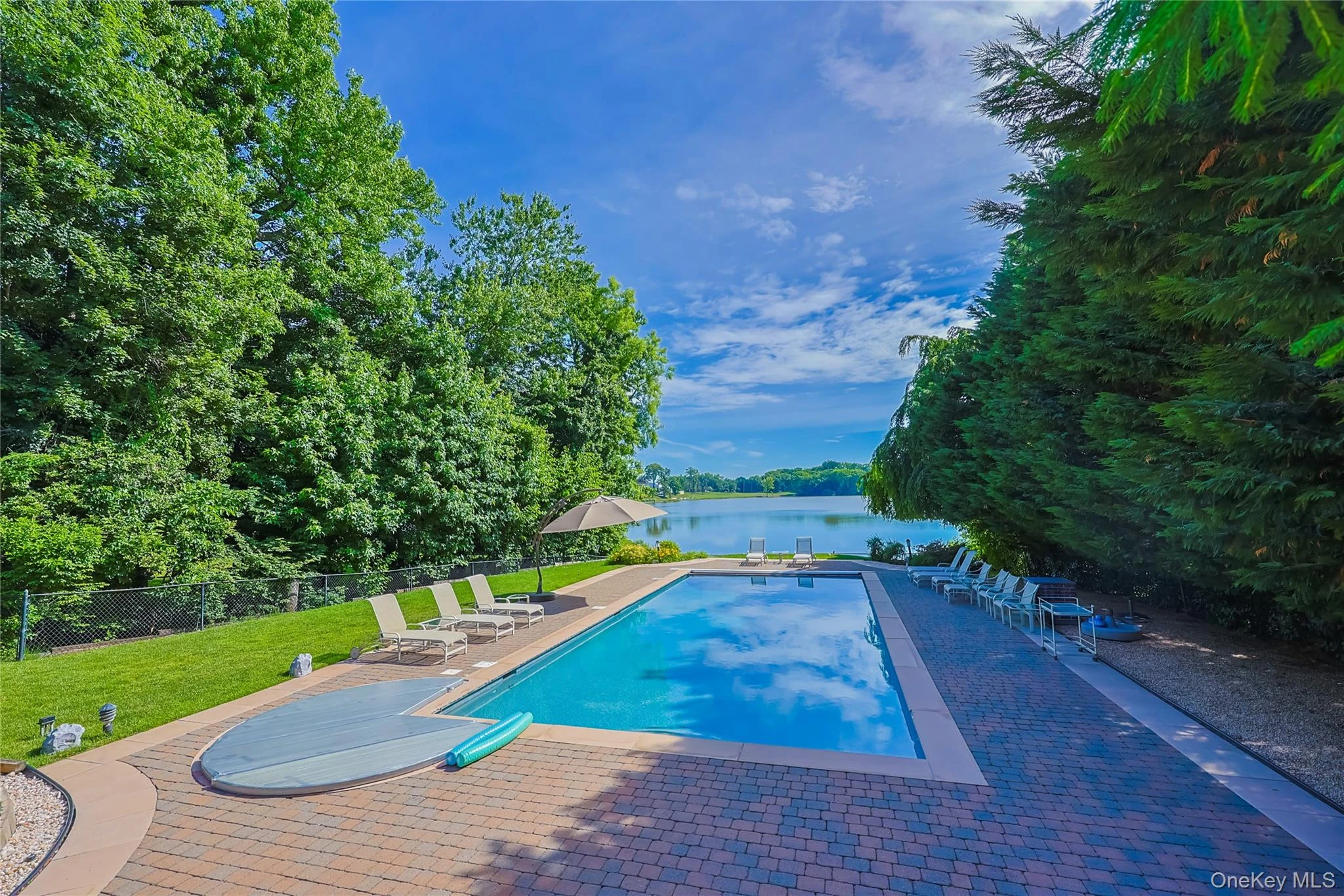 Photograph of 21 Lake Road