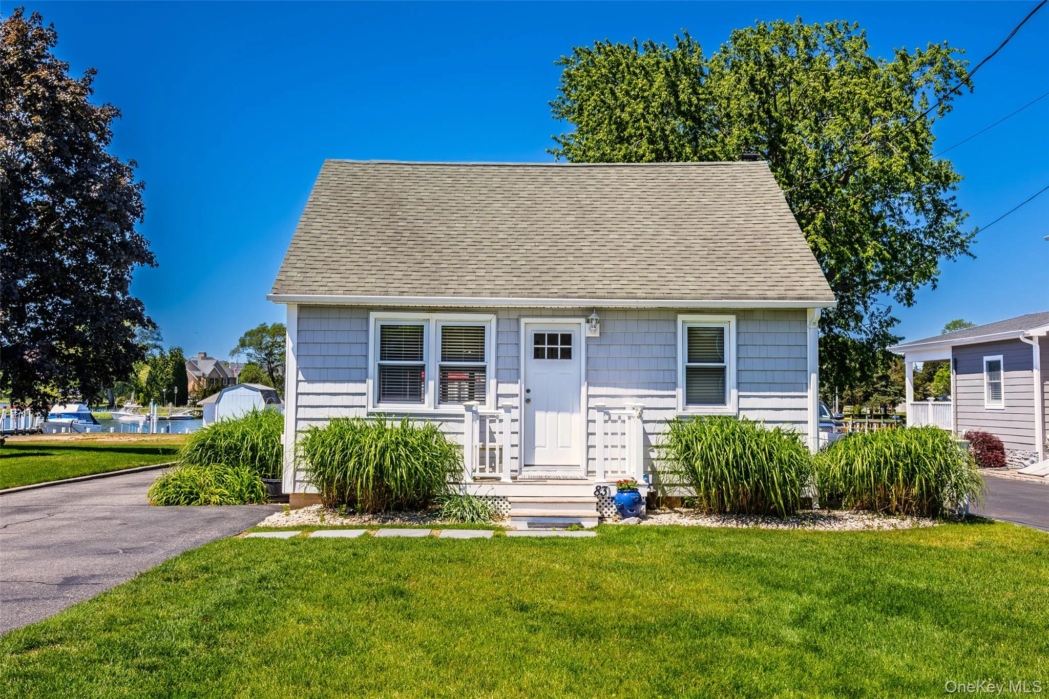 Photograph of 83 Beach Road