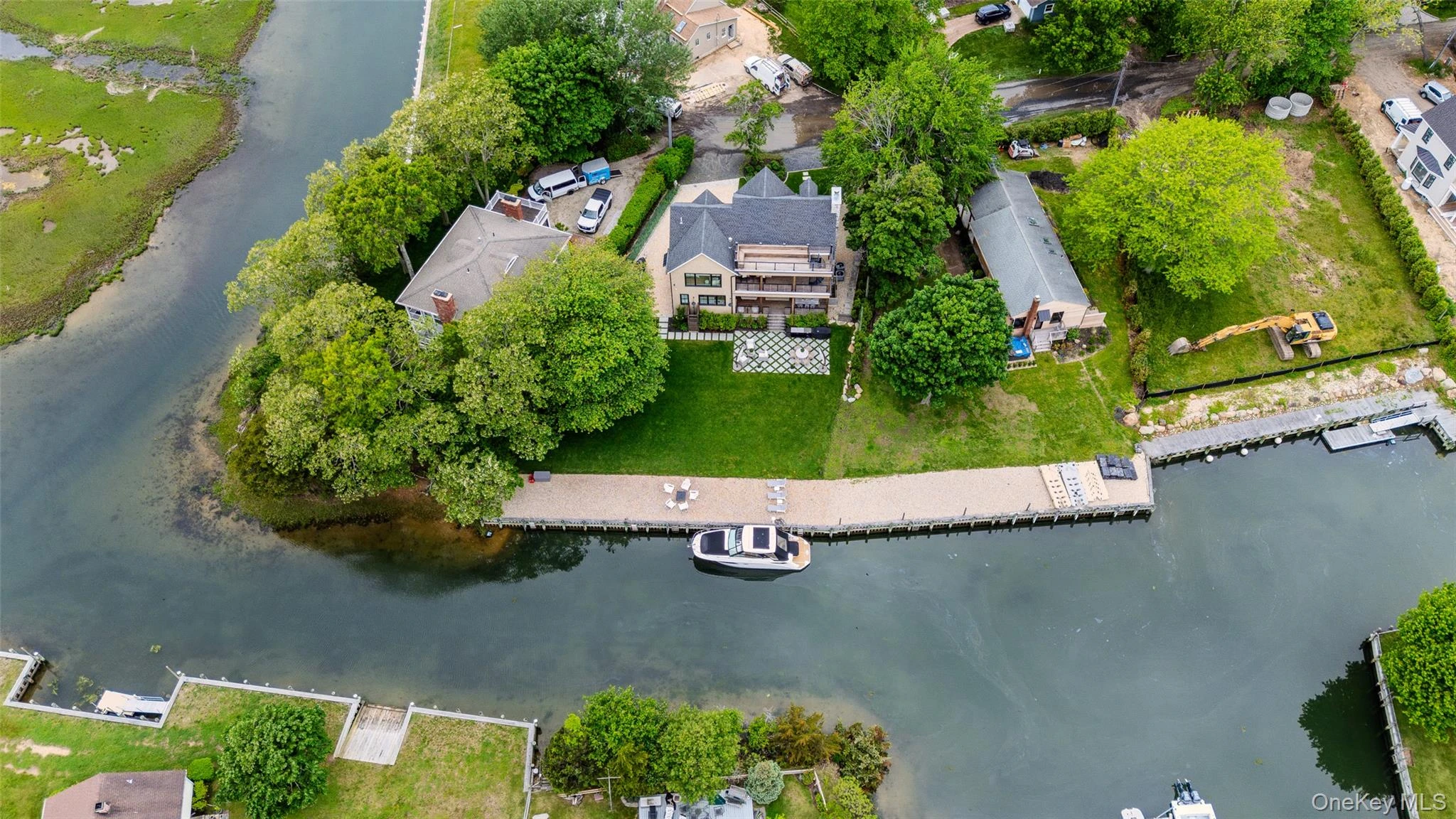 Photograph of 405 Williamsburgh Drive