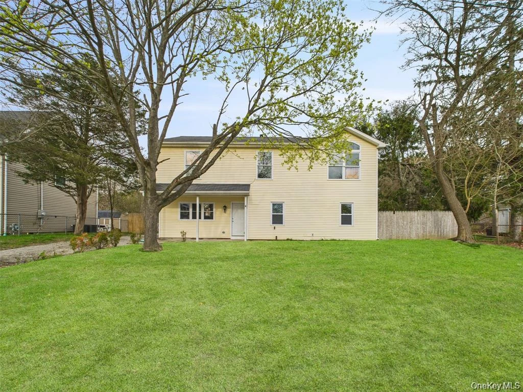 Photograph of 613 Bourdois Avenue