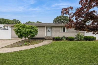 Photograph of 182 Smithtown Polk Boulevard