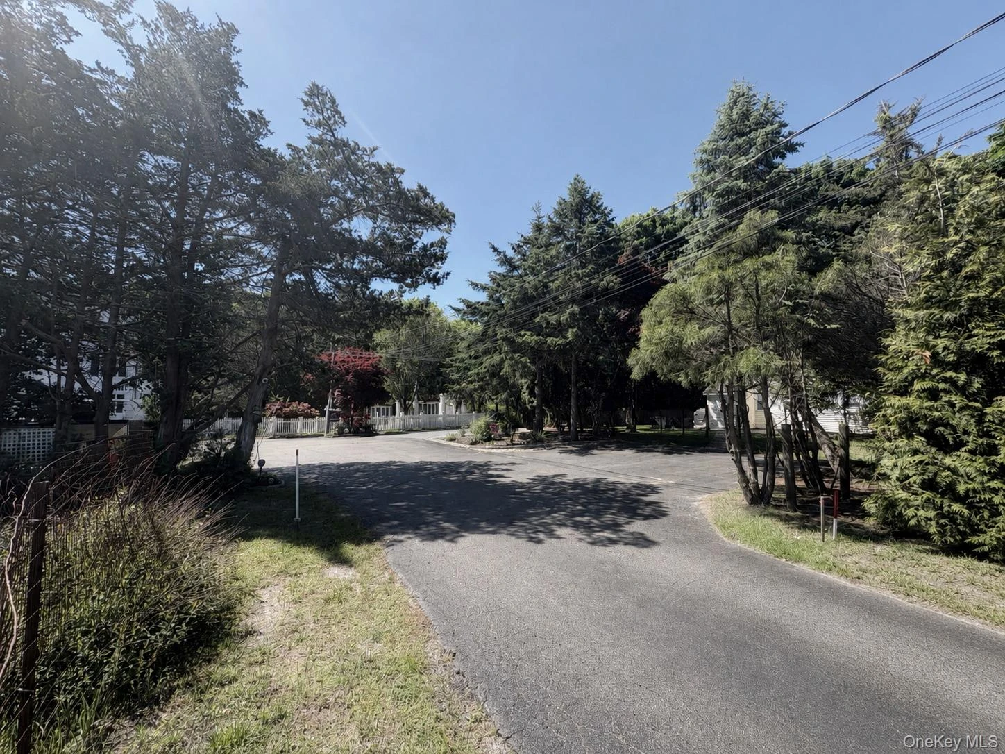 Photograph of 533, 531, 529 Montauk Highway