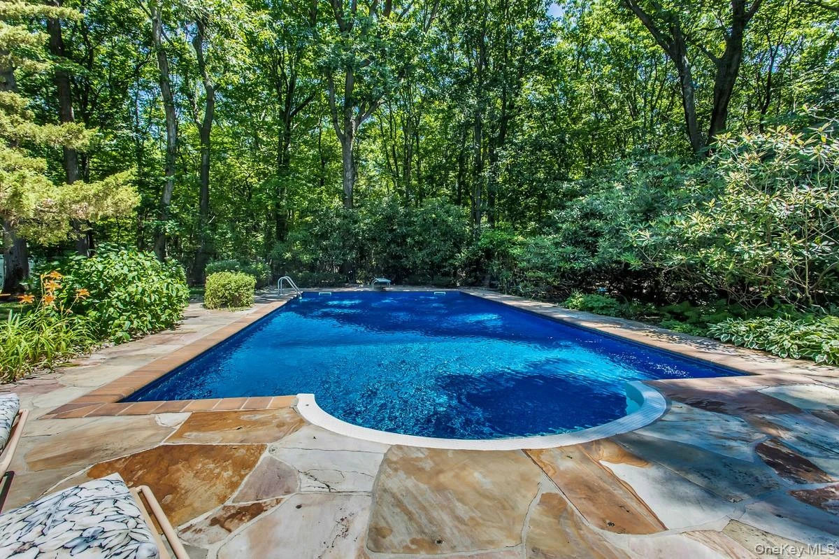 Photograph of 6 Cliffside Drive