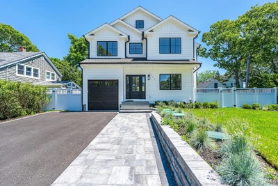 Photograph of 405 Oakwood Drive