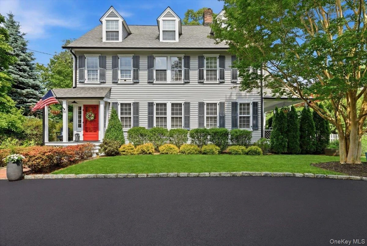 Photograph of 39 Little East Neck Road
