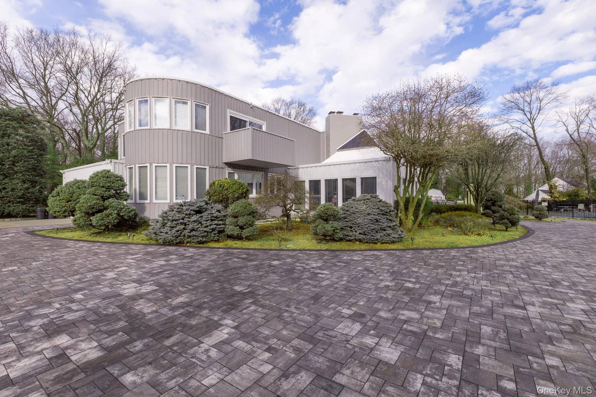 Photograph of 83 Cliff Road