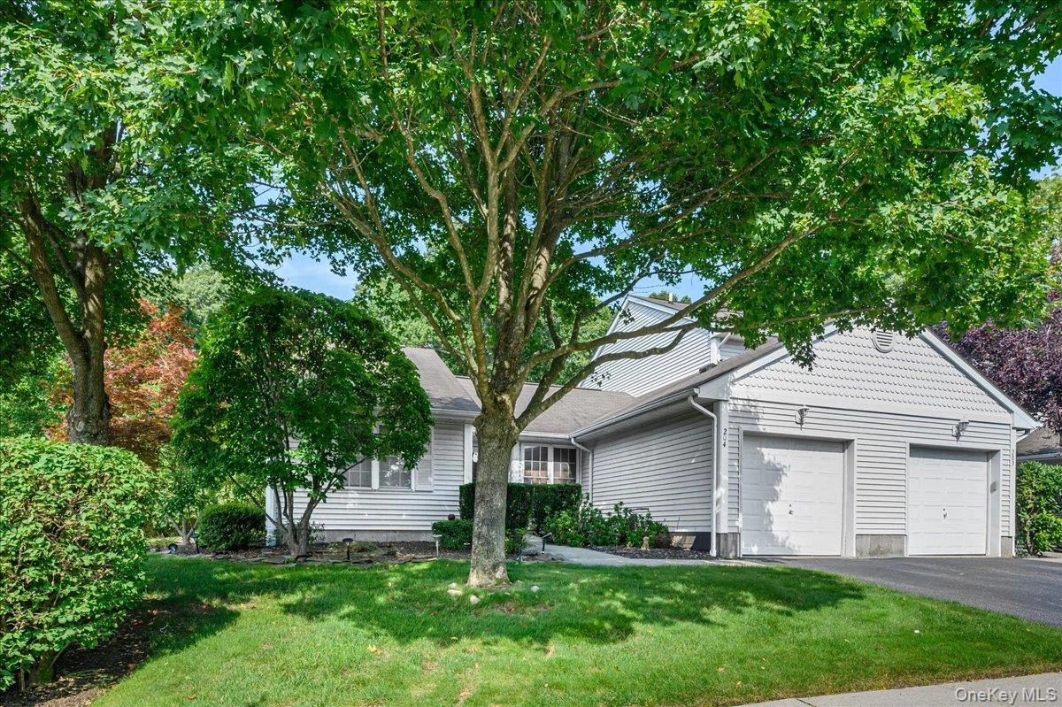 Photograph of 204 Mattituck Court