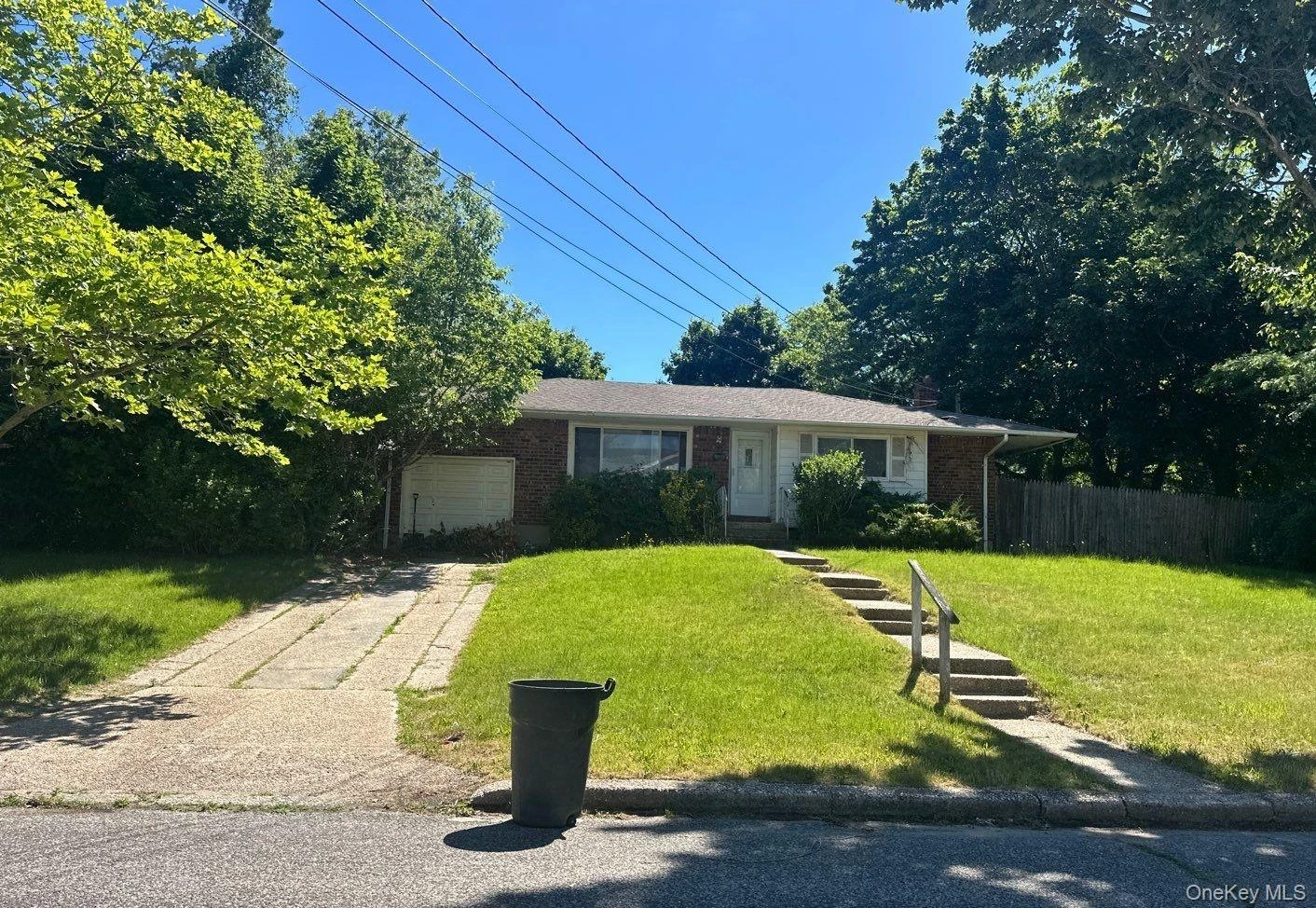 Photograph of 1533 Agate Street
