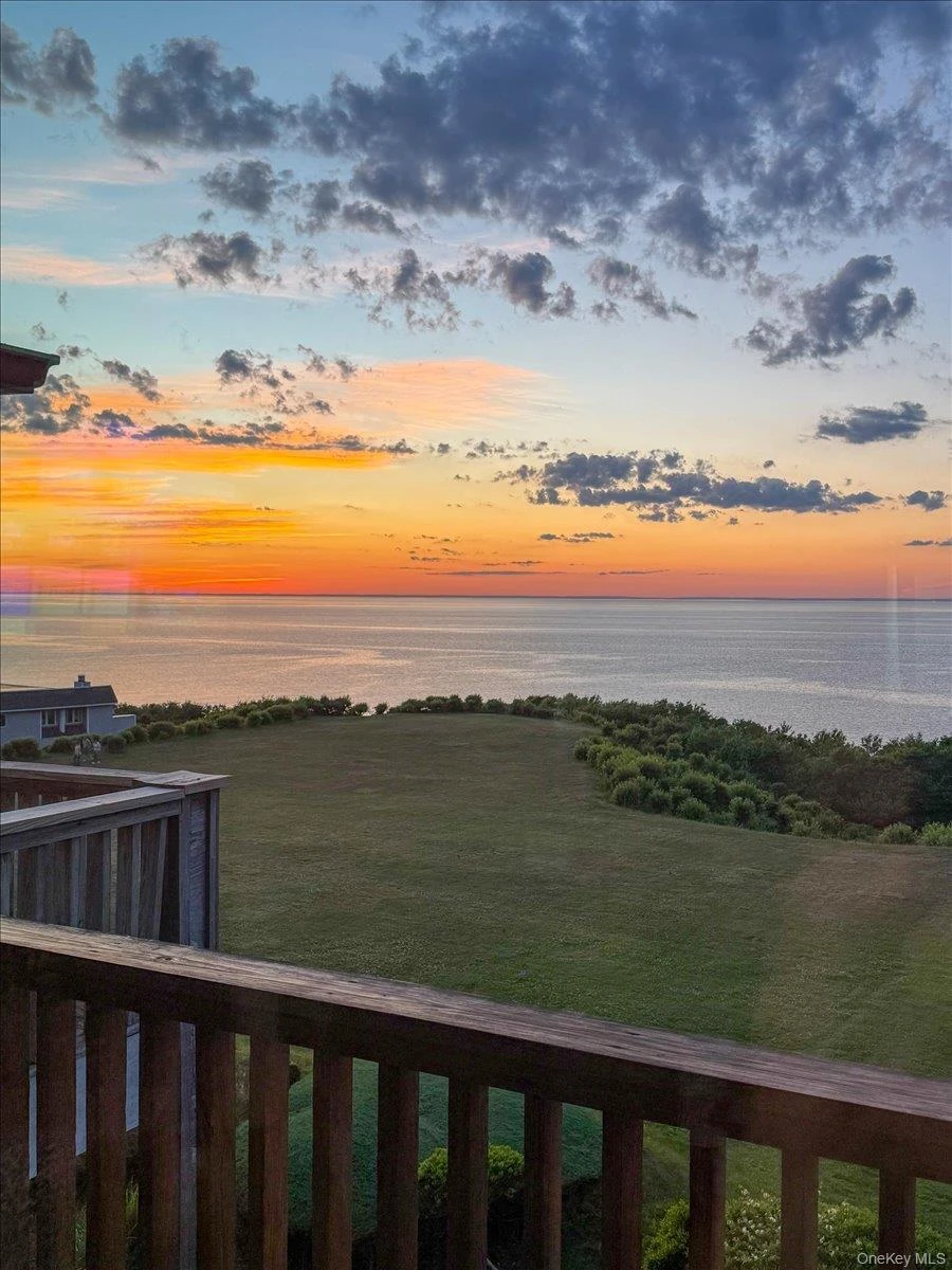 Photograph of 606 Fox Hill Drive