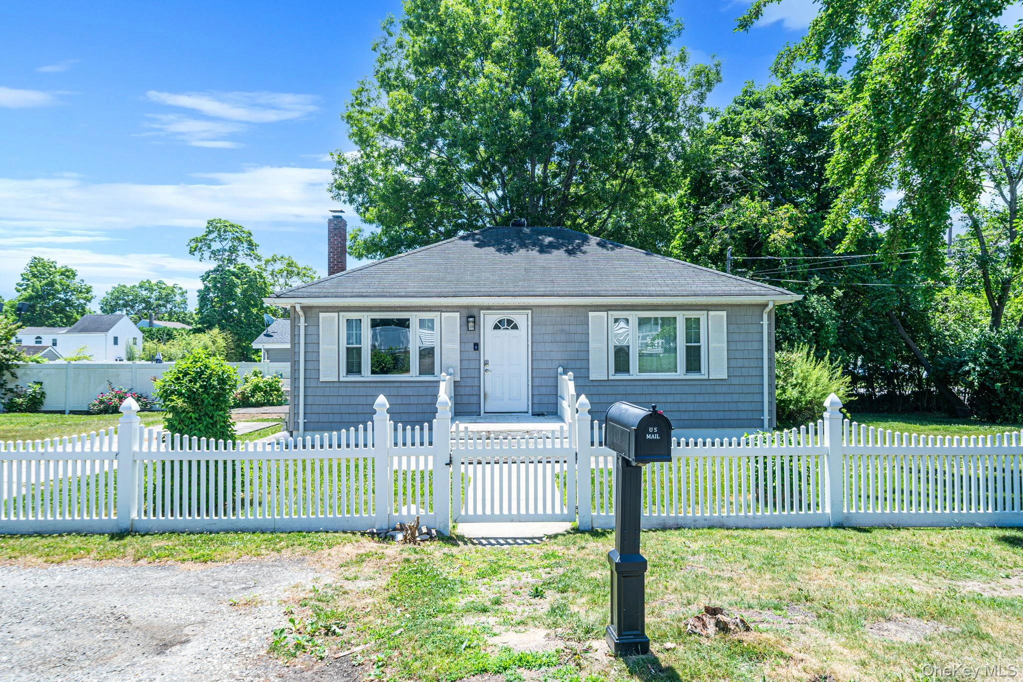 Photograph of 14 Pinelawn Avenue