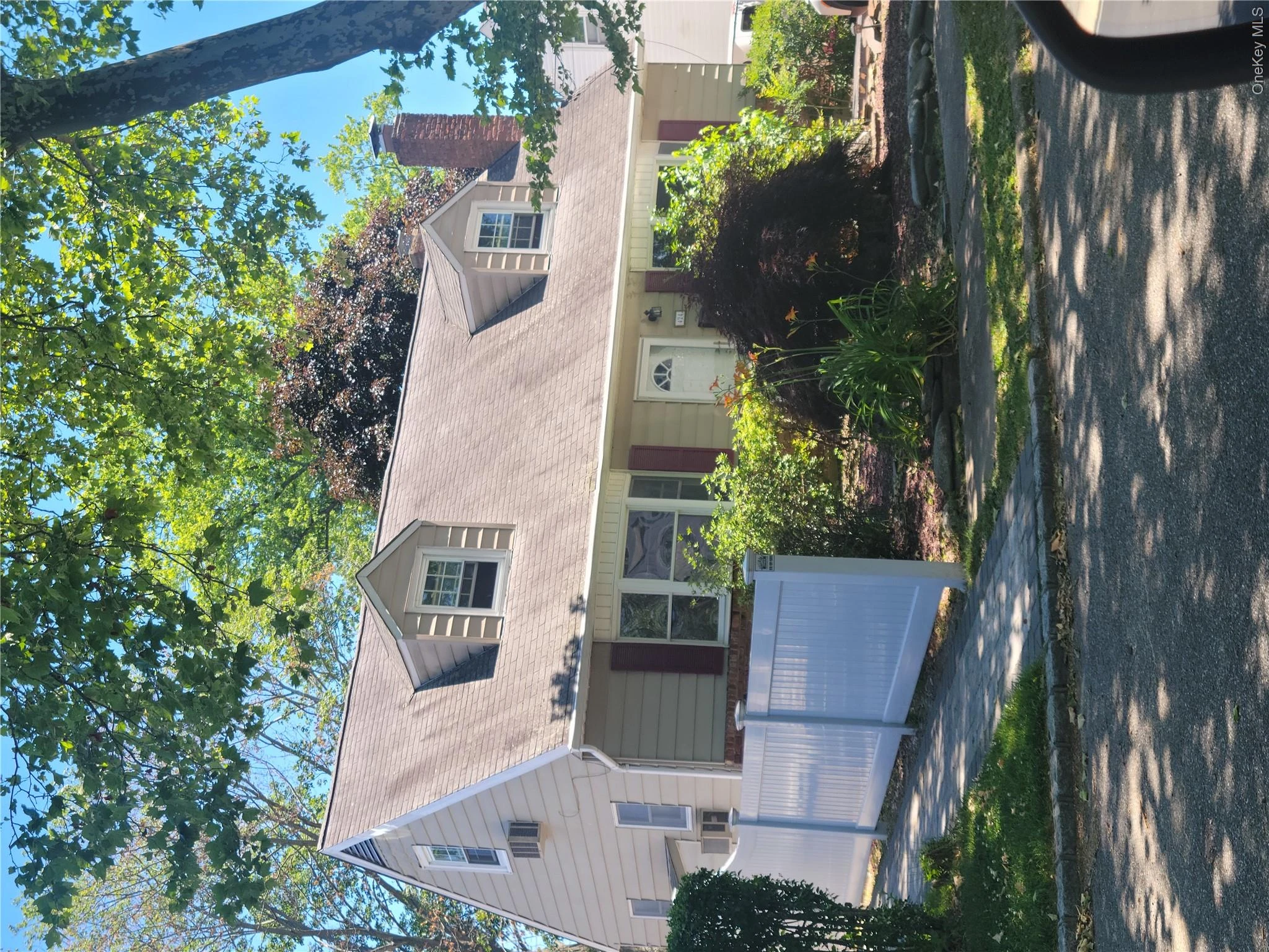 Photograph of 424 6th Street
