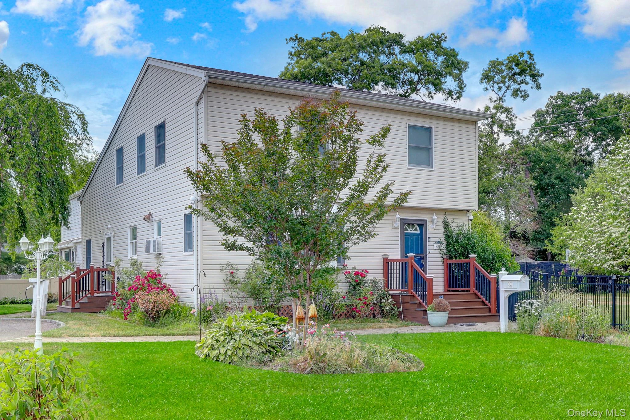 Photograph of 301 Oak Neck Road
