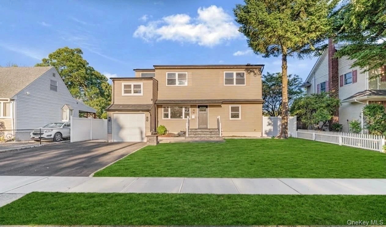 Photograph of 737 Flowerdale Drive