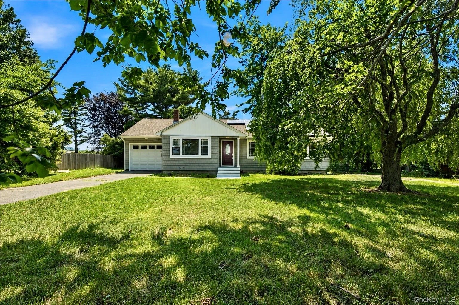 Photograph of 725 Peconic Lane
