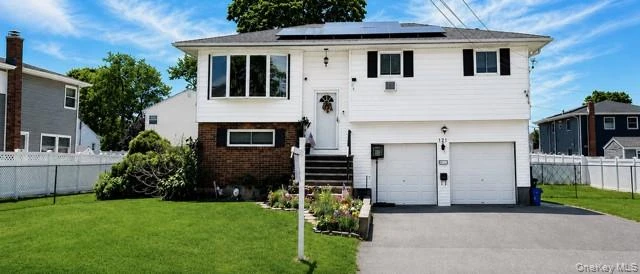 Photograph of 121 Lake Drive