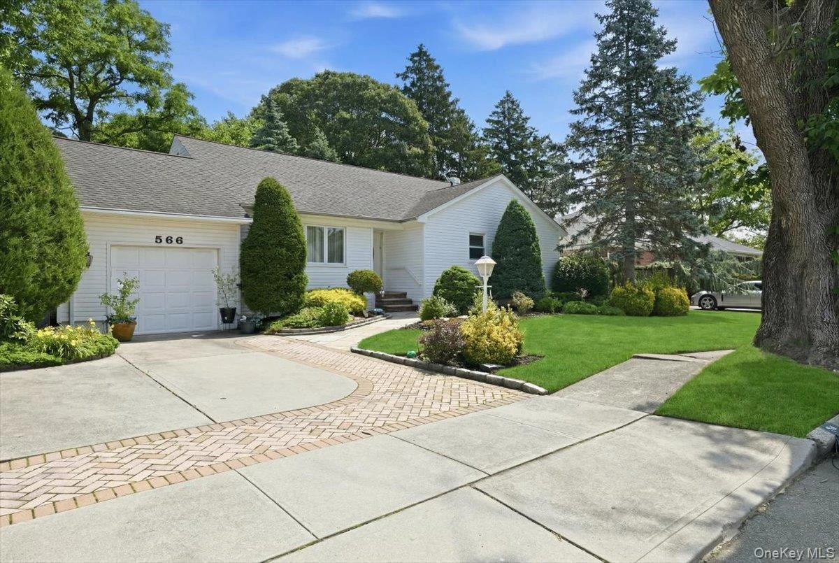 Photograph of 566 Harrison Avenue