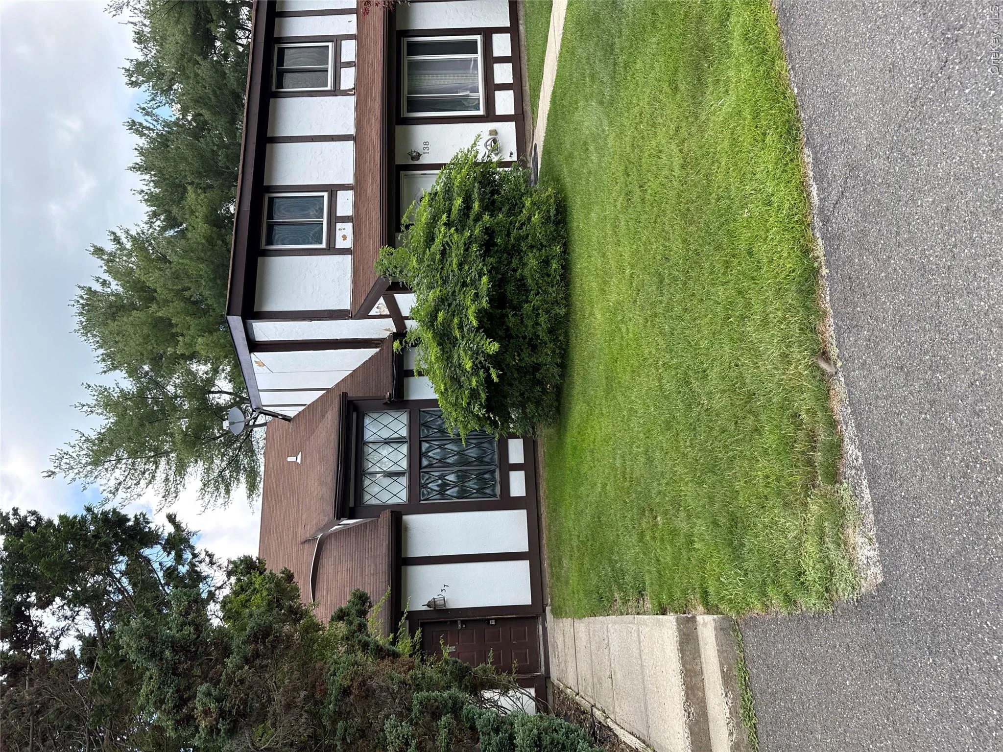 Photograph of 137 Fieldstone Court