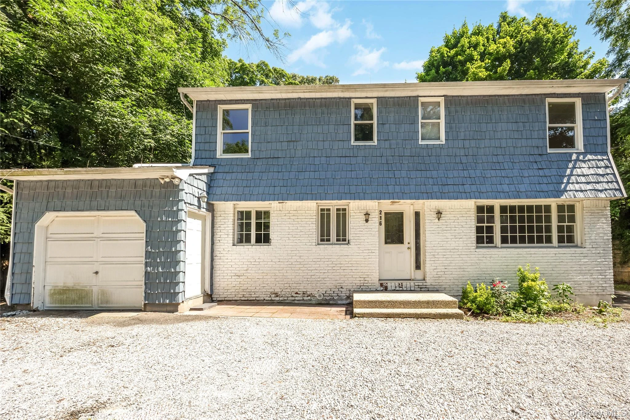 Photograph of 216 Woodbury Road