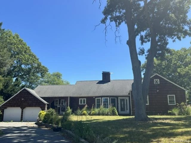 Photograph of 888 Pondview Road