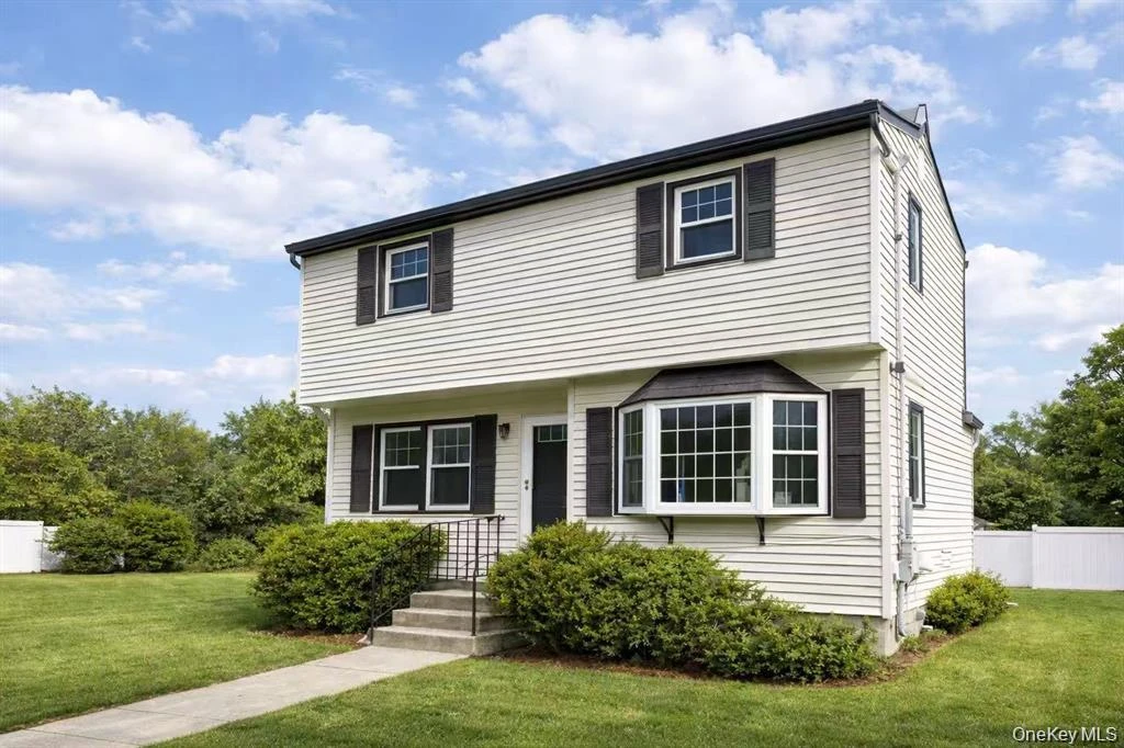 Photograph of 187 Horseblock Road