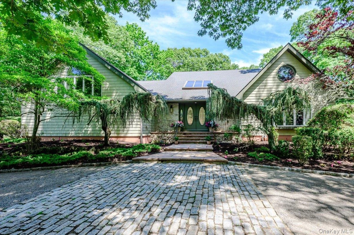 Photograph of 33 Meadow Farm Road