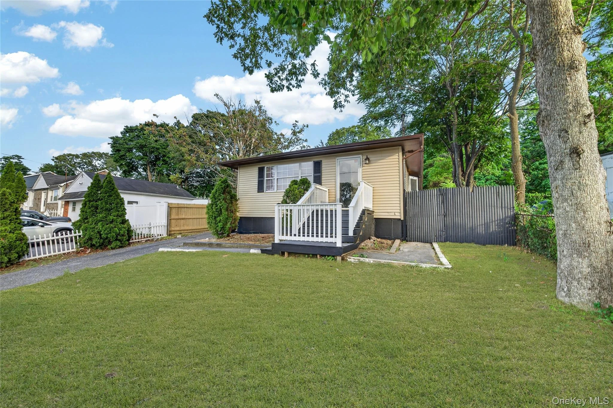 Photograph of 28 Roslyn Avenue